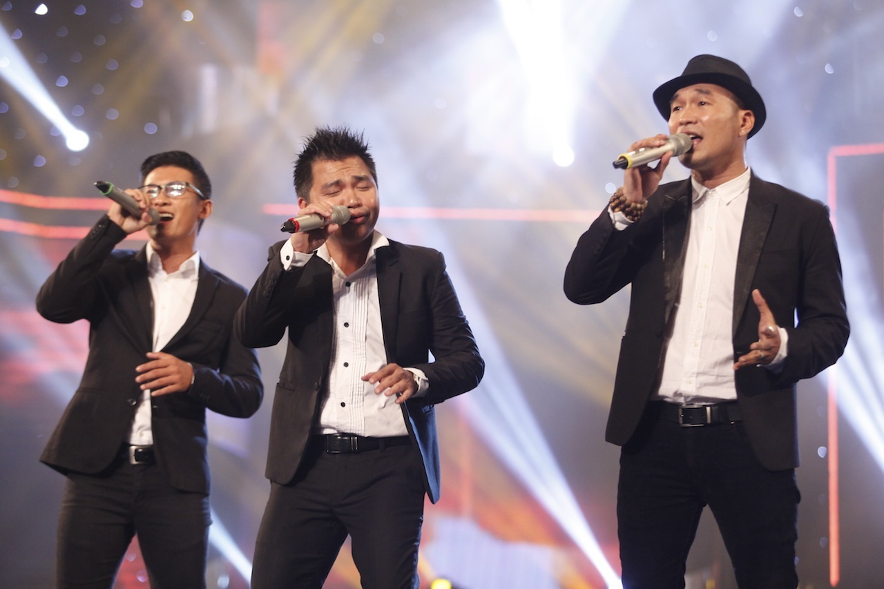 Nhóm MTV trình diễn trong đêm chung kết Hoa khôi áo dài