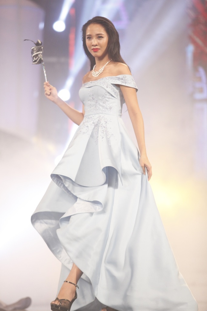 Những khoảnh khắc đẹp đêm chung kết Hoa khôi áo dài - 35