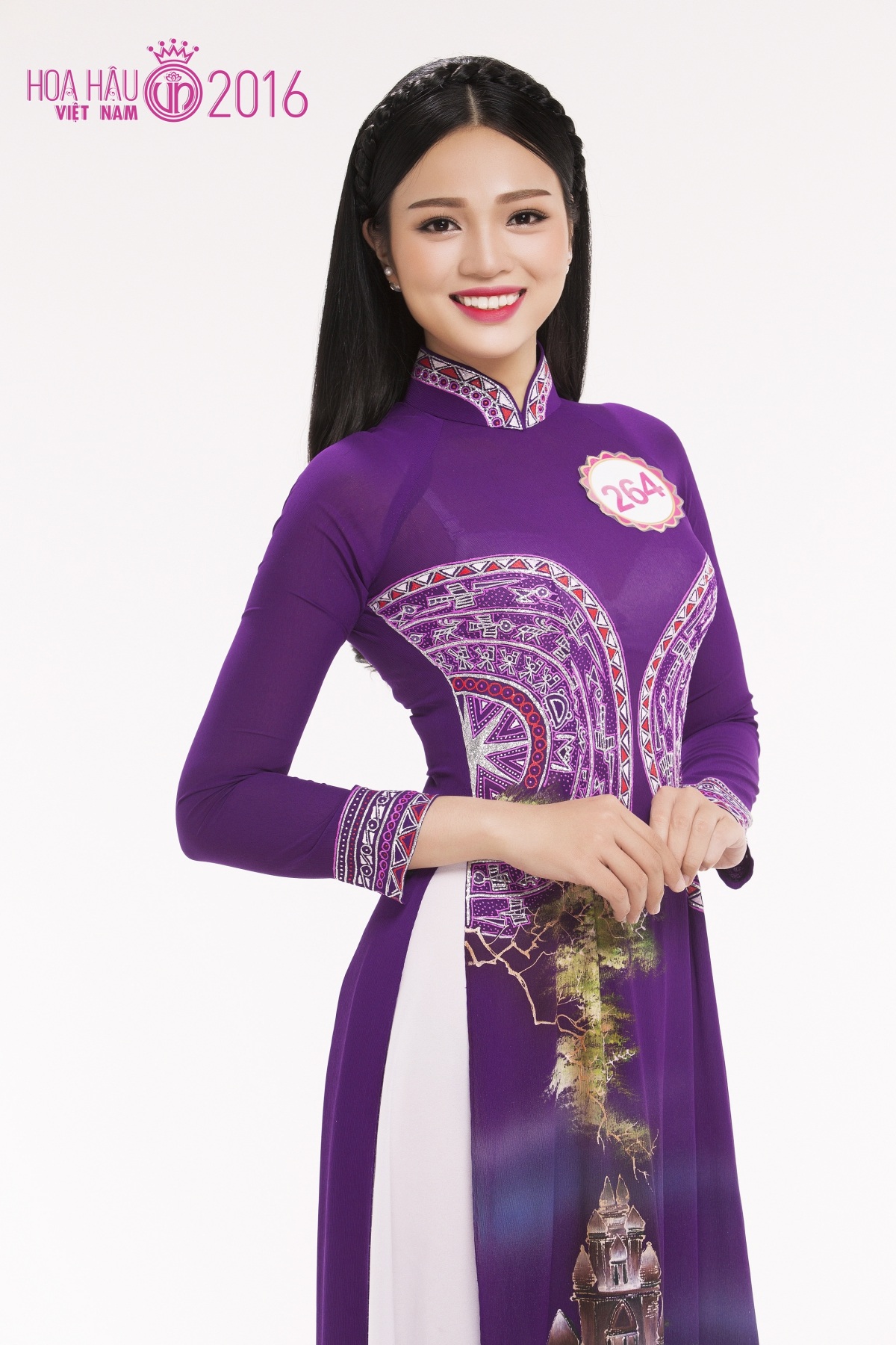 Bên cạnh đó, thí sinh Nguyễn Đoan Thục Trang thuộc top 30 Chung khảo phía Nam cũng có chiều cao ấn tượng không kém là 1m75.