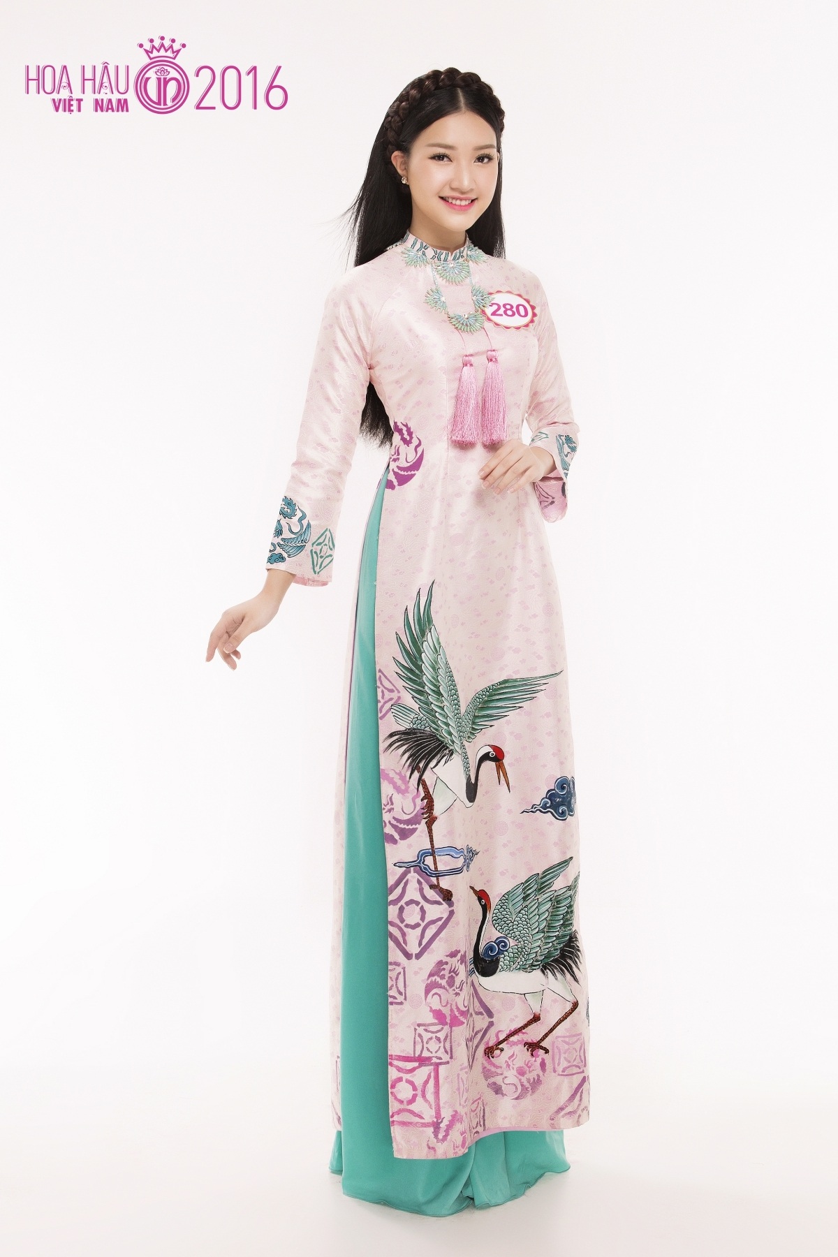 Cô gái sinh năm 1995 sở hữu nụ cười sáng và thần thái rạng rỡ. Với danh hiệu Hoa khôi trên, Ngọc Trân may mắn nhận được sự ủng hộ từ rất nhiều người dân tại thành phố Huế. Điều này khiến cô gái sinh năm 1995, từng tự đánh giá bản thân còn rụt rè, trở nên tự tin và thoải mái hơn rất nhiều.