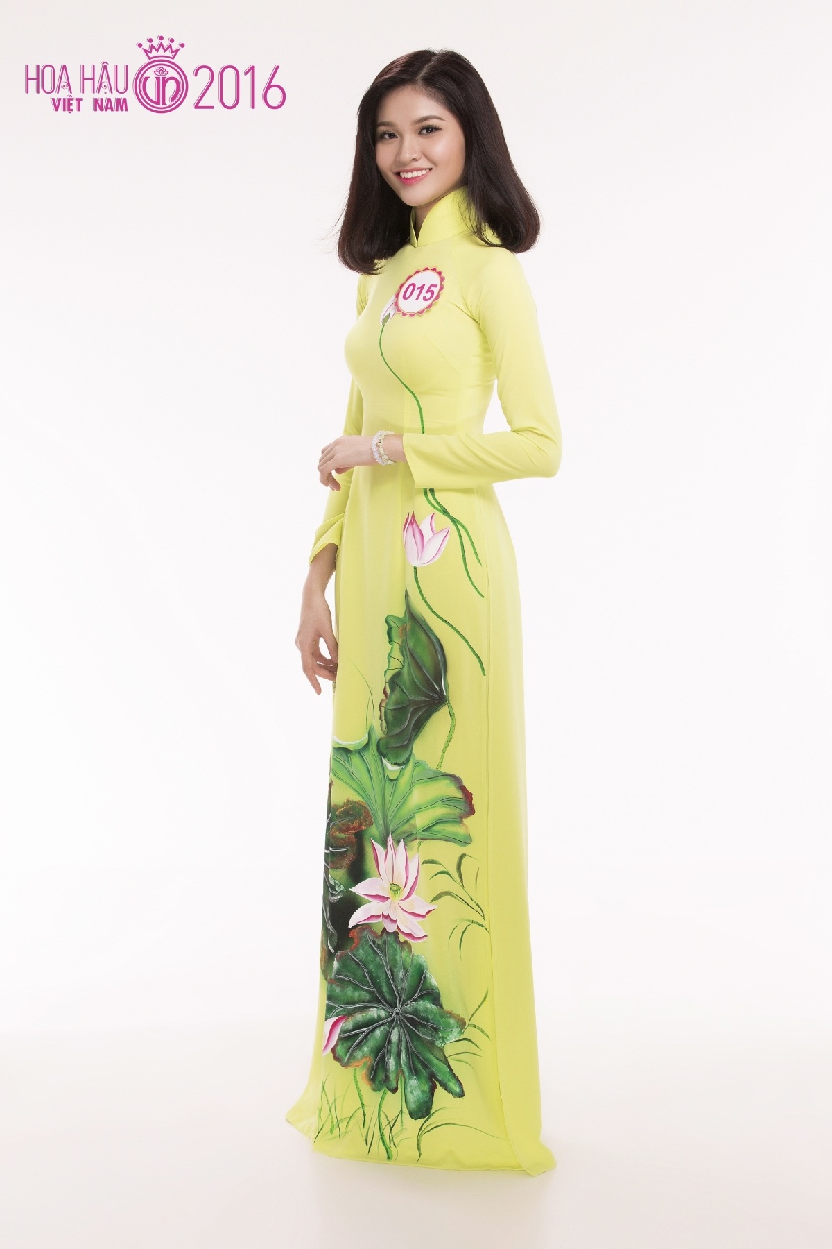 
Huỳnh Thị Thùy Dung – Hoa khôi Đại học Ngoại thương TPHCM và Lục Thị Thu Thảo – Á khôi 1 Đại học Ngoại thương TPHCM. Cả hai vừa đăng quang cuộc thi nhan sắc uy tín tại trường và tiếp tục đăng ký thử sức tại Hoa hậu Việt Nam. Khi được xướng tên vào vòng chung khảo, cả hai đều bất ngờ và đặt quyết tâm, mong muốn cùng nhau khẳng định tài năng, tri thức của sinh viên Ngoại thương.
