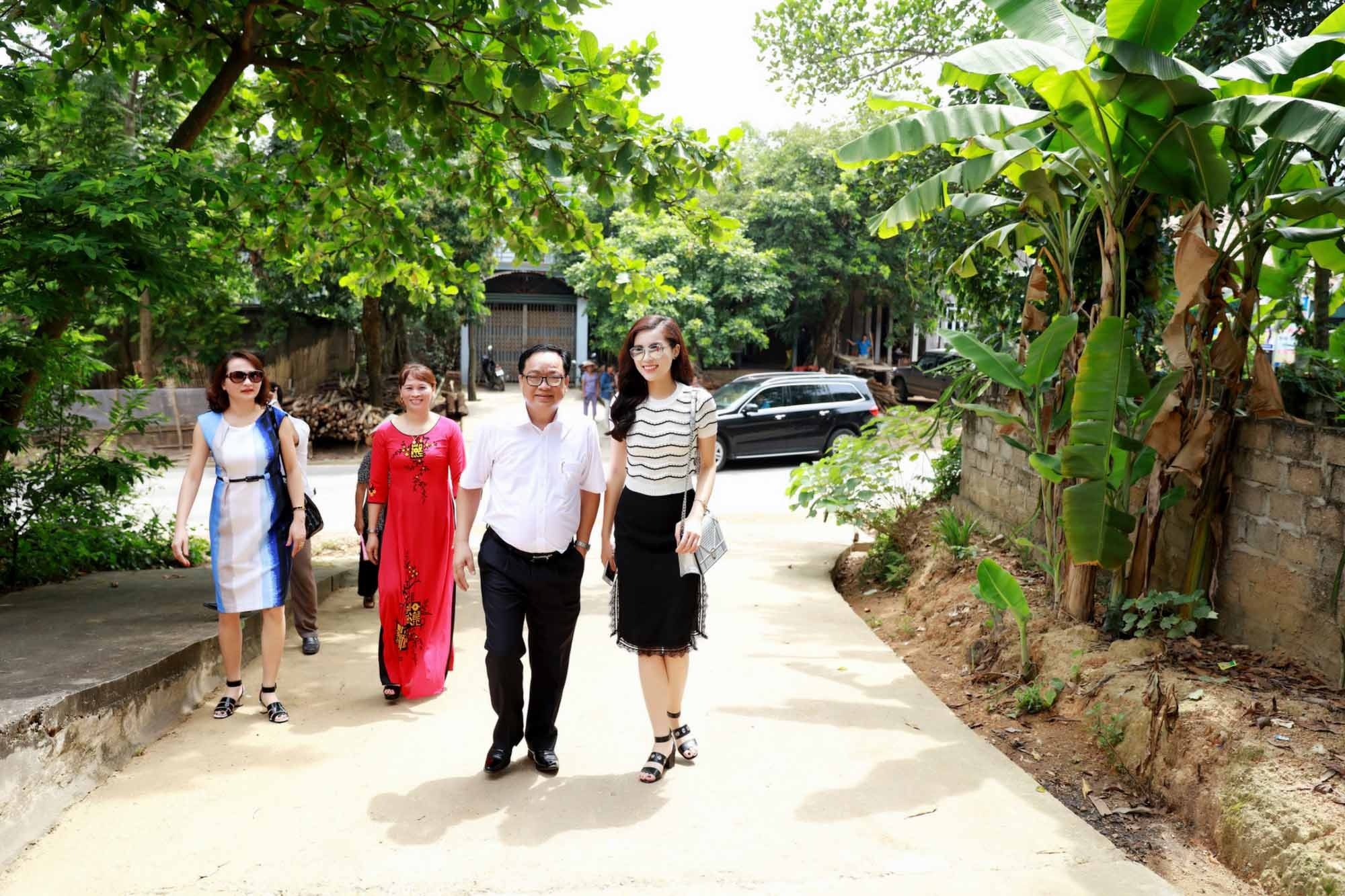 Hoa hậu Kỳ Duyên trao tặng lớp học tình thương cho trẻ em Tuyên Quang - 1 Hoa hậu Kỳ Duyên trao tặng lớp học tình thương cho trẻ em Tuyên Quang - 1