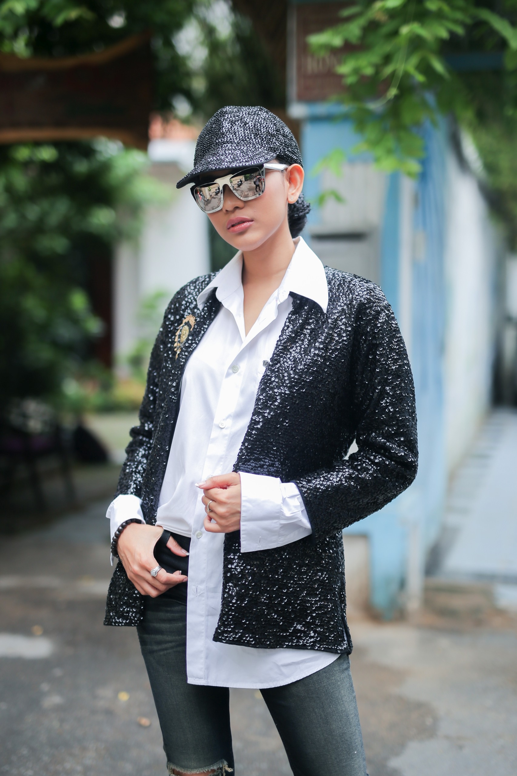 Trương Thị Mây "cực ngầu" thể hiện phong cách nam tính - 1 Phong cách nam tính hiếm thấy của Trương Thị May