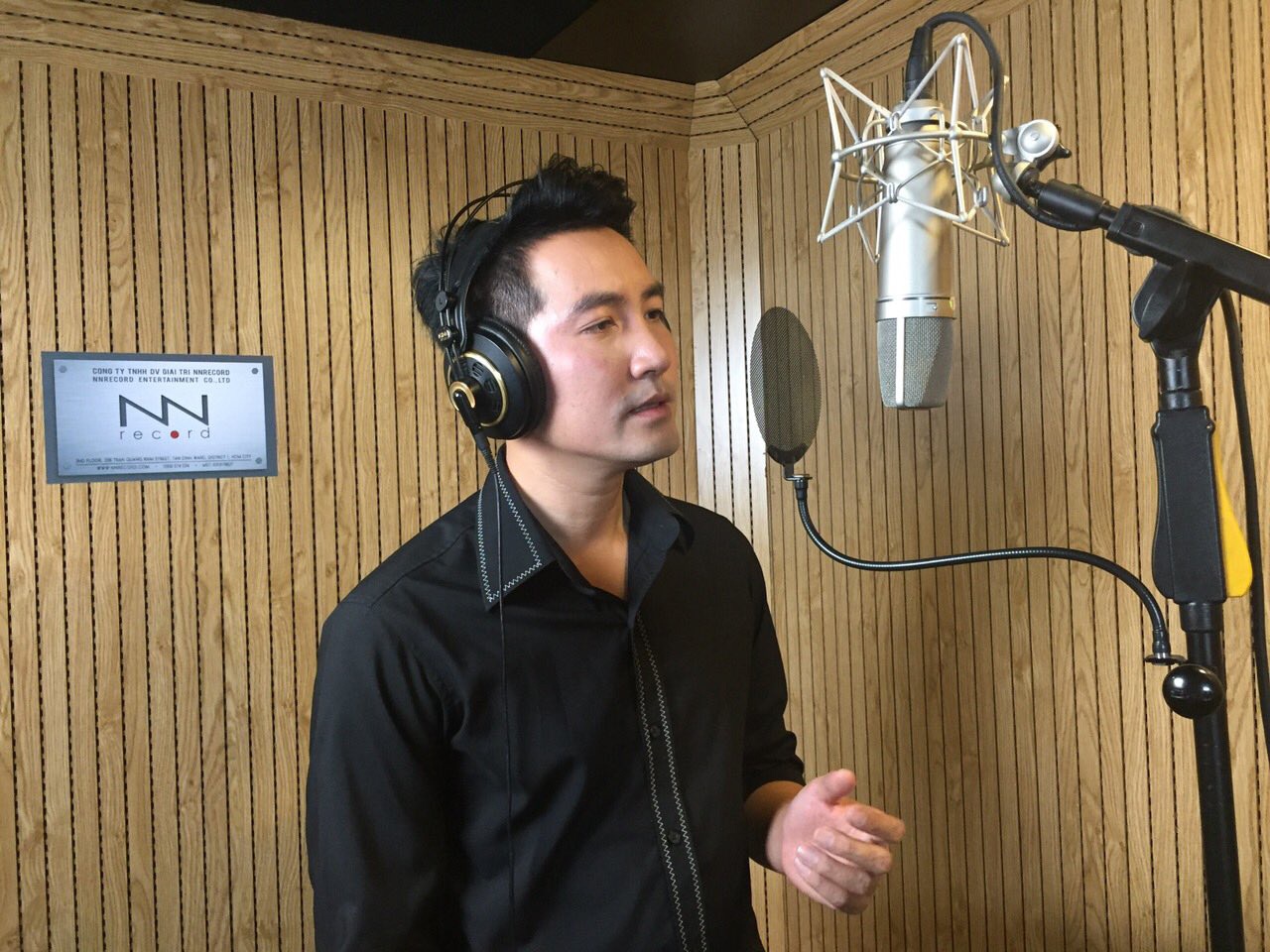 Nguyễn Phi Hùng sáng tác ca khúc tiễn biệt Đại tá Trần Quang Khải - 6 Cho phép tôi gửi đến gia đình anh lời chia buồn sâu sắc và một ca khúc như nỗi lòng, sự chia sẻ của người Việt Nam đối với mất mát này. Đó là bài hát Đón anh về, lời thơ Đỗ Quý Doãn, nhạc Nguyễn Phi Hùng, mong anh được thanh thản ra đi, Nguyễn Phi Hùng tâm sự.