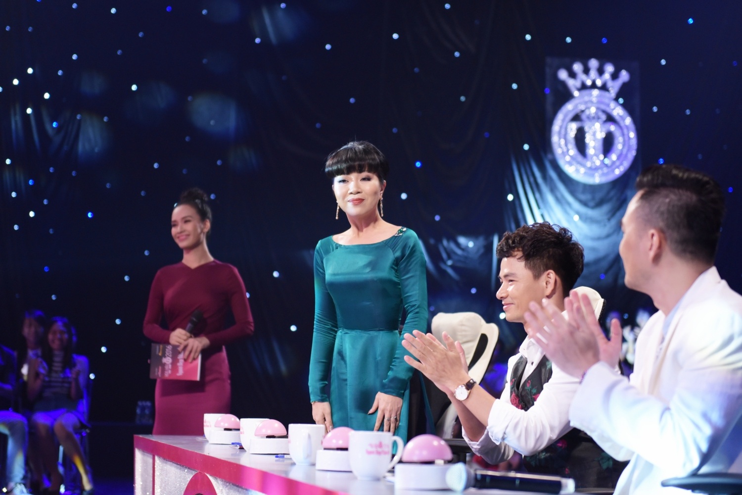 Nhà báo Trác Thúy Miêu