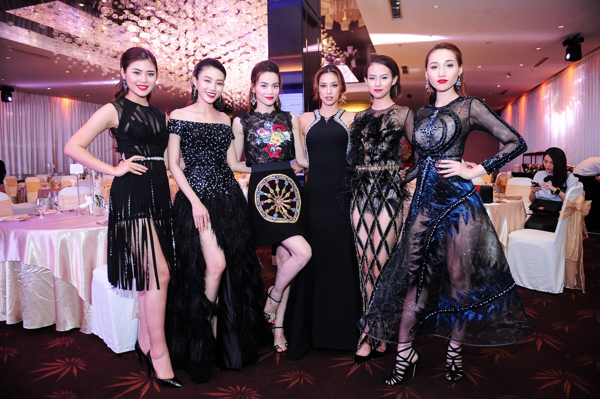 5 cô học trò xinh đẹp đến chúc mừng Hồ Ngọc Hà - 1 5 cô học trò xinh đẹp đến chúc mừng Hồ Ngọc Hà - 1