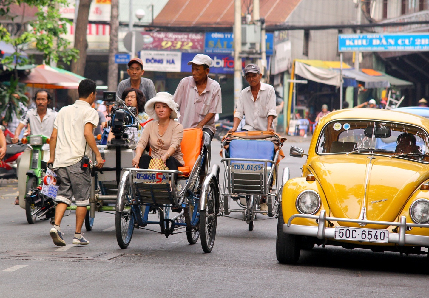 Được biết bộ phim có quay về thời quá khứ nên tất cả các bối cảnh đều phải dựng lại cho phù hợp