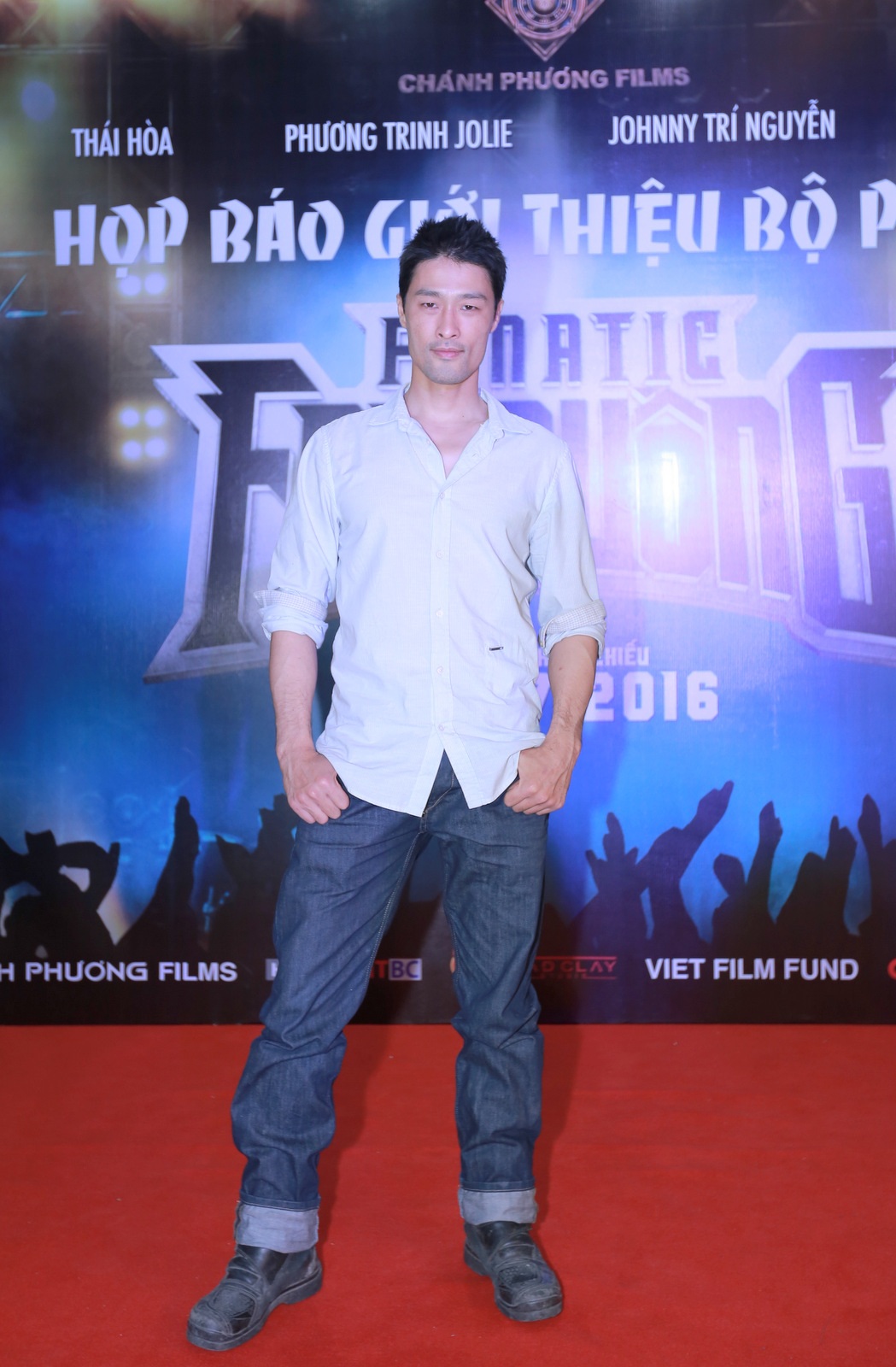 “Cực khổ nhất là suốt ngày phải đi tập đàn, tập hát rock vì không dễ dàng gì khi chơi rock. Nhưng tôi luôn cảm thấy mình thật tài giỏi và đầy tự hào khi tập hát, tập đàn chung cùng Thái Hòa, vì có Thái Hòa vô tự dưng thấy mình đàn giỏi, hát hay dễ sợ”, Johnny vừa kể vừa hài hước.