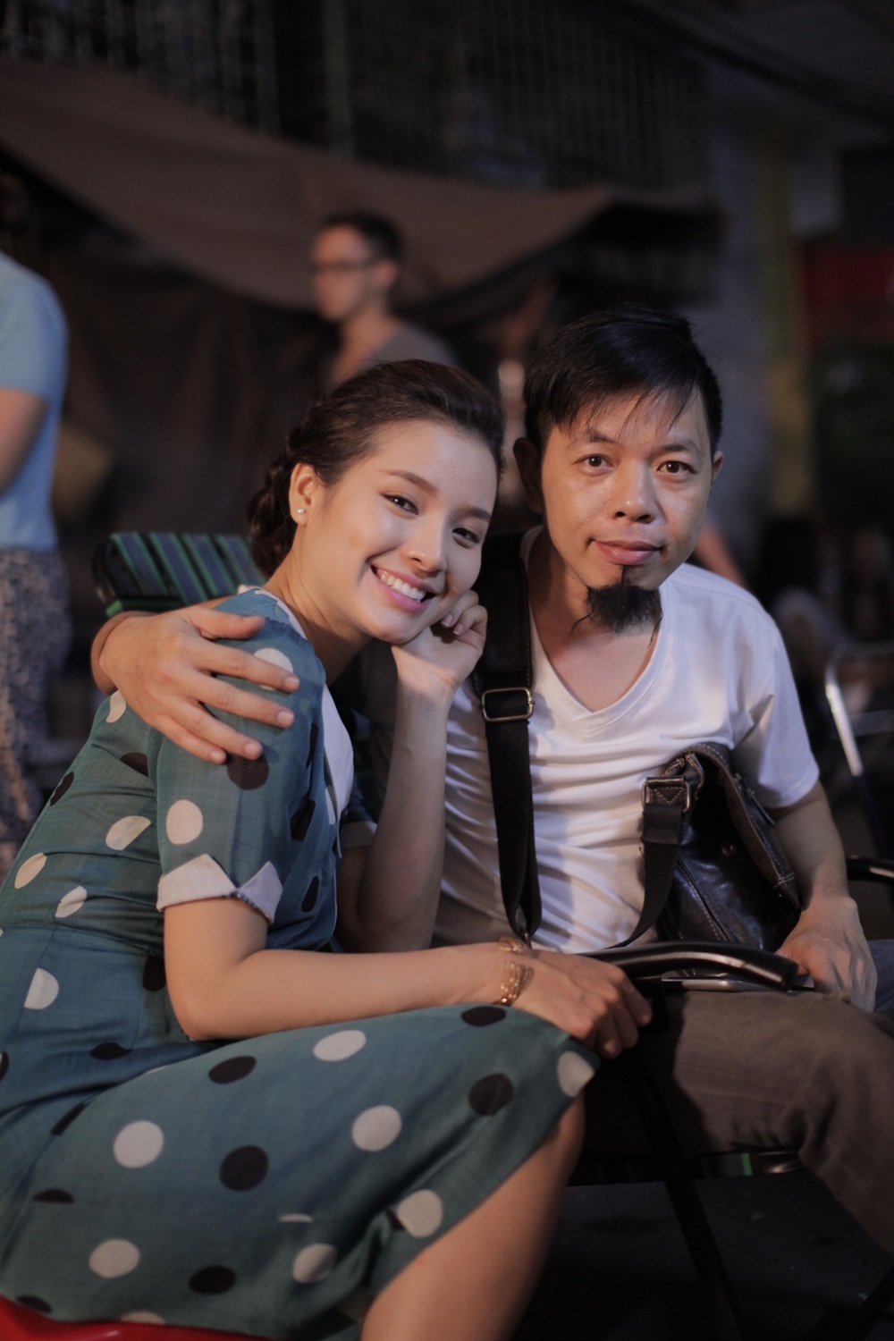 
Trong phim, Thái Hòa cũng sẽ kết đôi cùng diễn viên Phương Trinh Jolie. Nhận xét về bạn diễn mới của mình, anh chia sẻ: “Để giải cứu rock Việt, tôi phải chuyển sang một con người tình cảm, nội tâm. Thật may mắn là khi diễn cùng Phương Trinh, cứ nhìn vào đôi mắt rất đẹp của Trinh là tôi thấy xao xuyến, thổn thức, nên tôi dễ dàng có cảm xúc để vào vai”.
