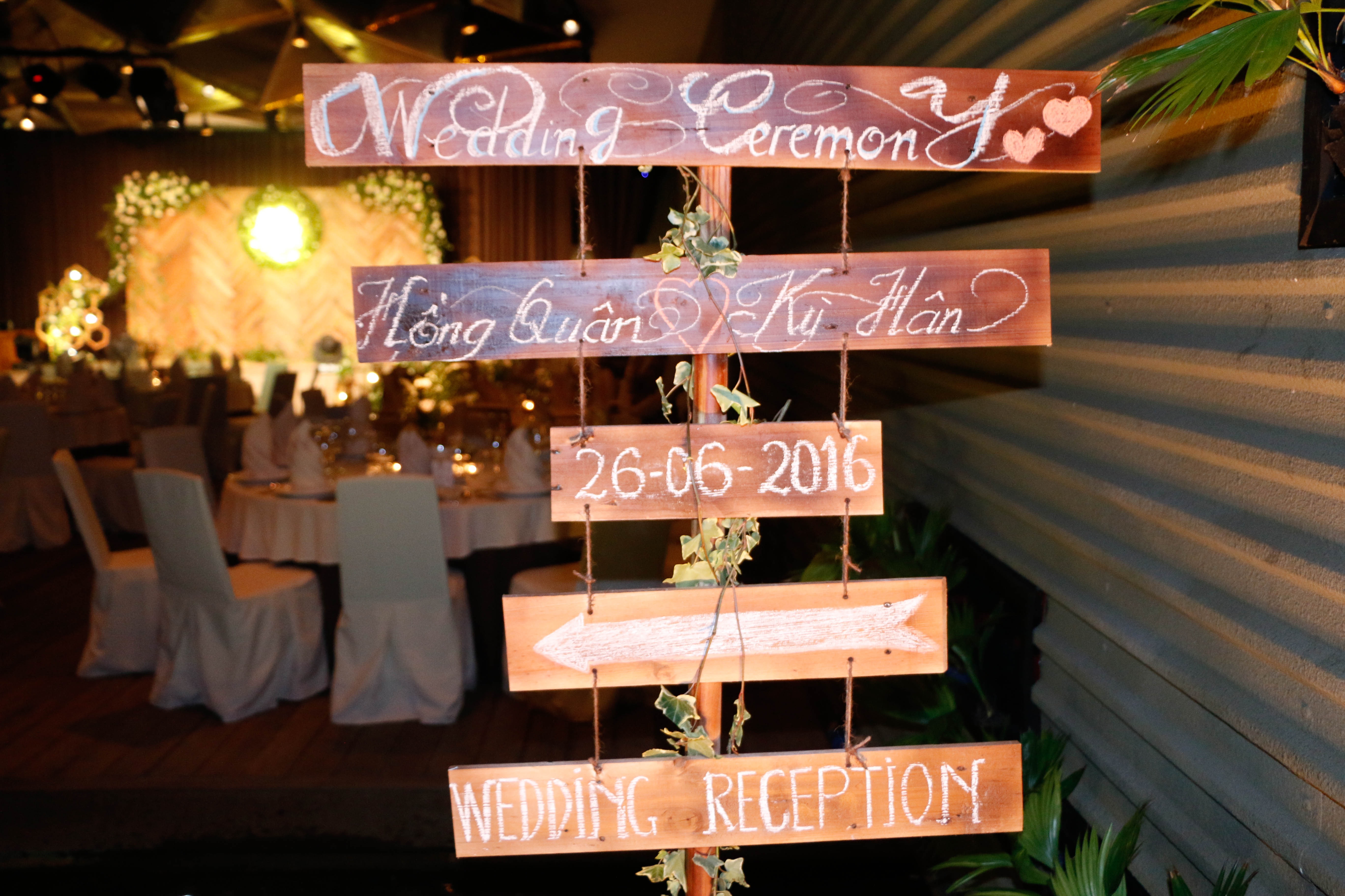 Kỳ Hân và Mạc Hồng Quân hôn nhau say đắm trong lễ đính hôn - 2