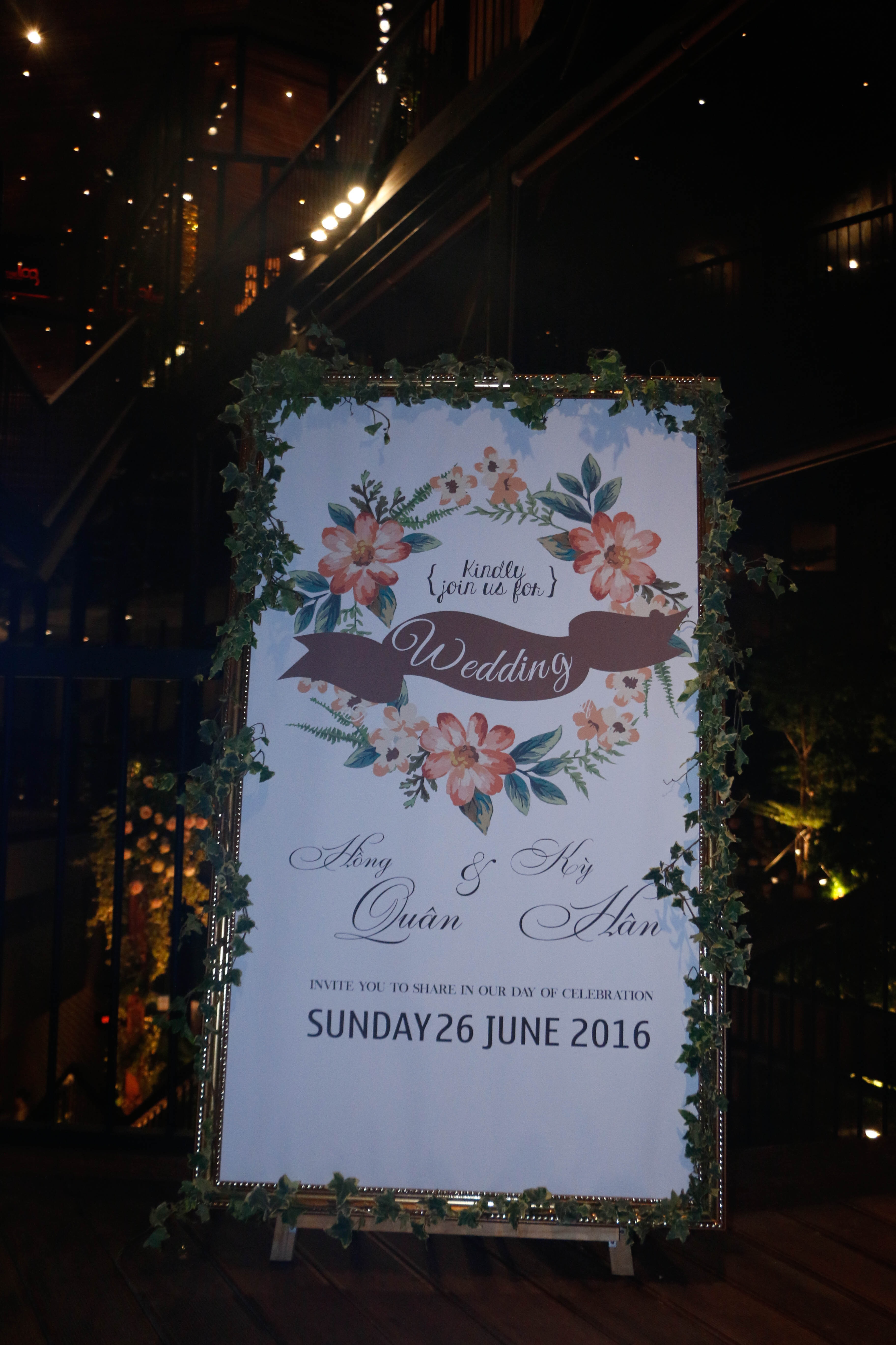 Kỳ Hân và Mạc Hồng Quân hôn nhau say đắm trong lễ đính hôn - 1