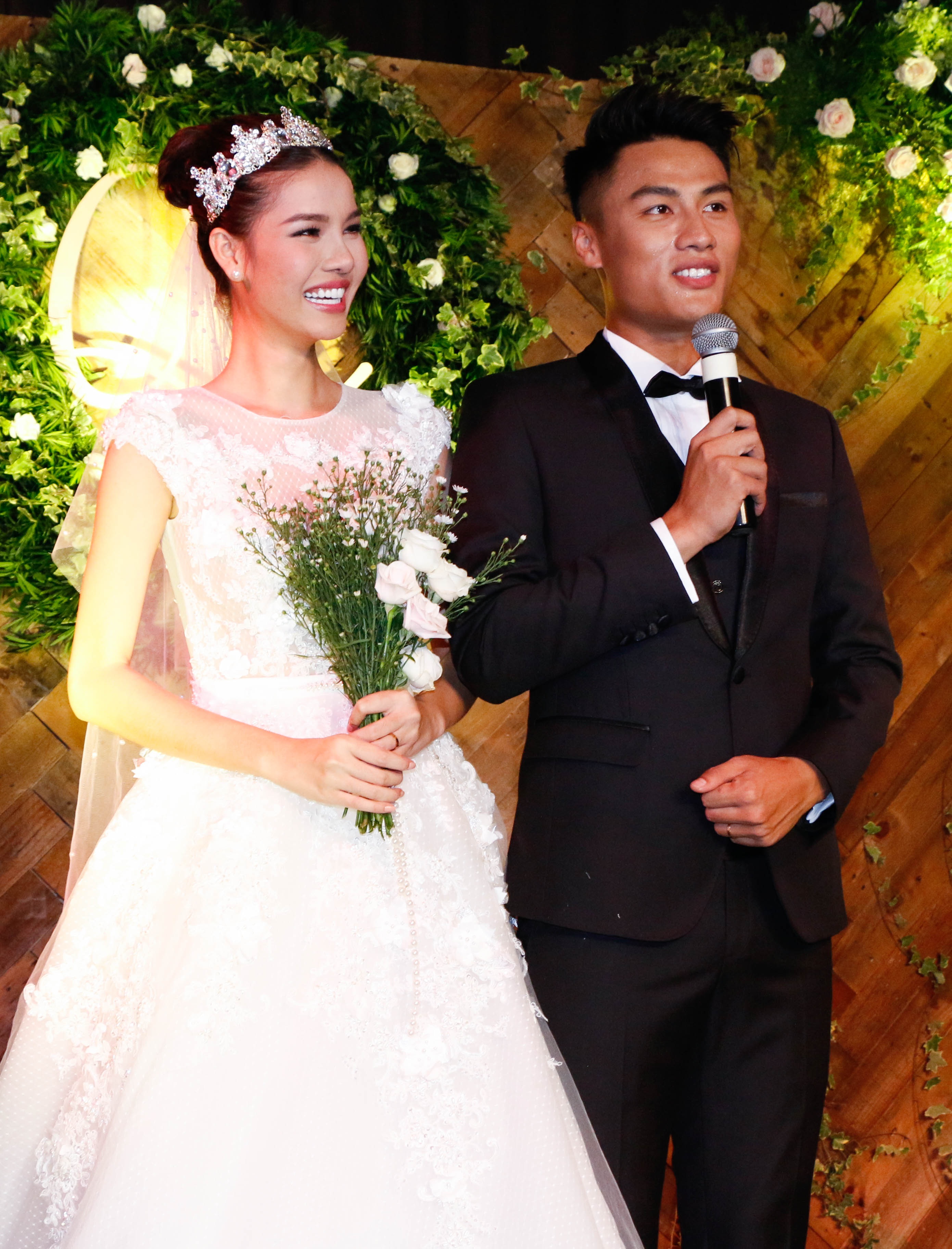 Mạc Hồng Quân cũng gửi lời cảm ơn đến quan khách đã đến chia vui cùng vợ chồng mình.