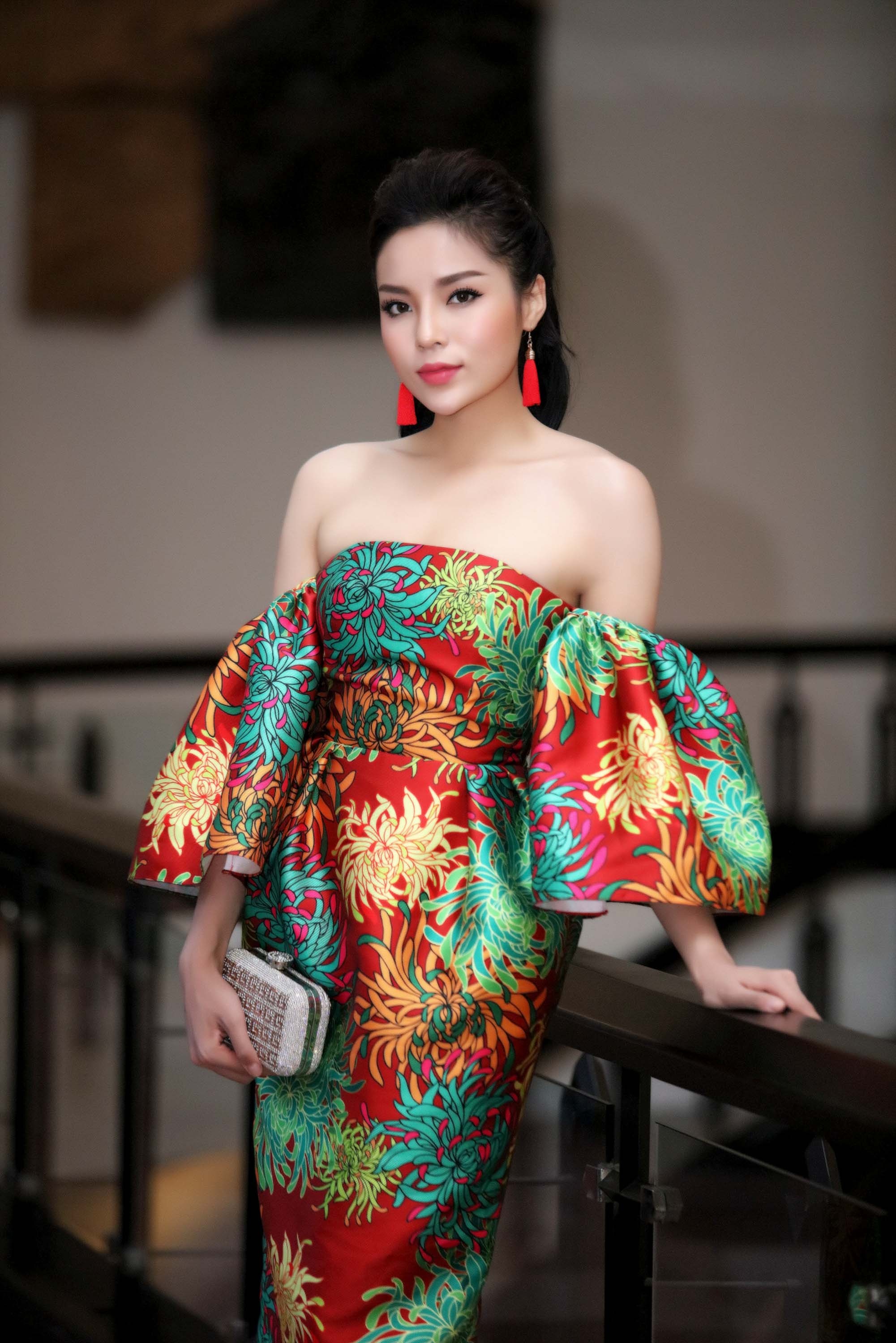 Kỳ Duyên quyến rũ khi diện đầm khoe vai trần gợi cảm - 5 Kỳ Duyên quyến rũ khi diện đầm khoe vai trần gợi cảm - 5