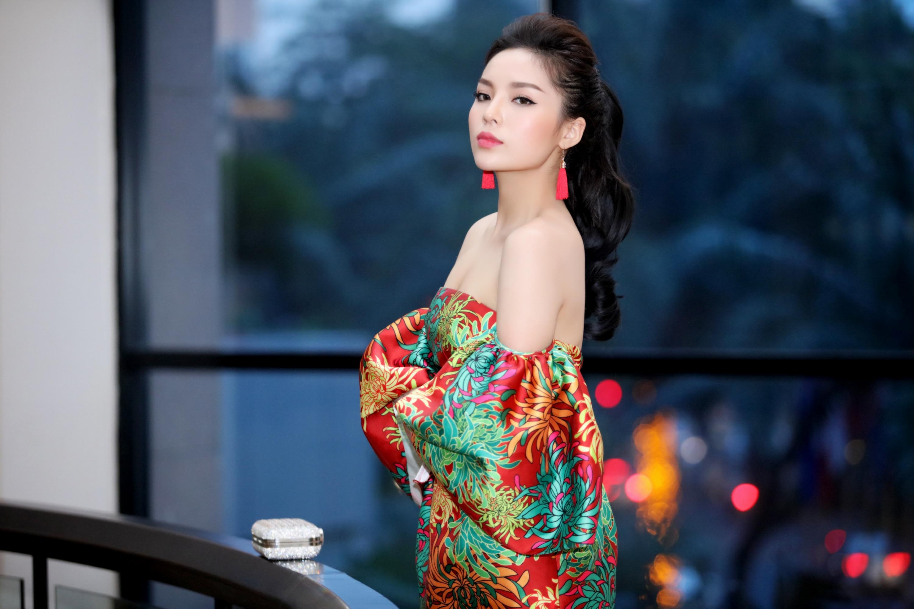 Kỳ Duyên quyến rũ khi diện đầm khoe vai trần gợi cảm - 6 Kỳ Duyên quyến rũ khi diện đầm khoe vai trần gợi cảm - 6