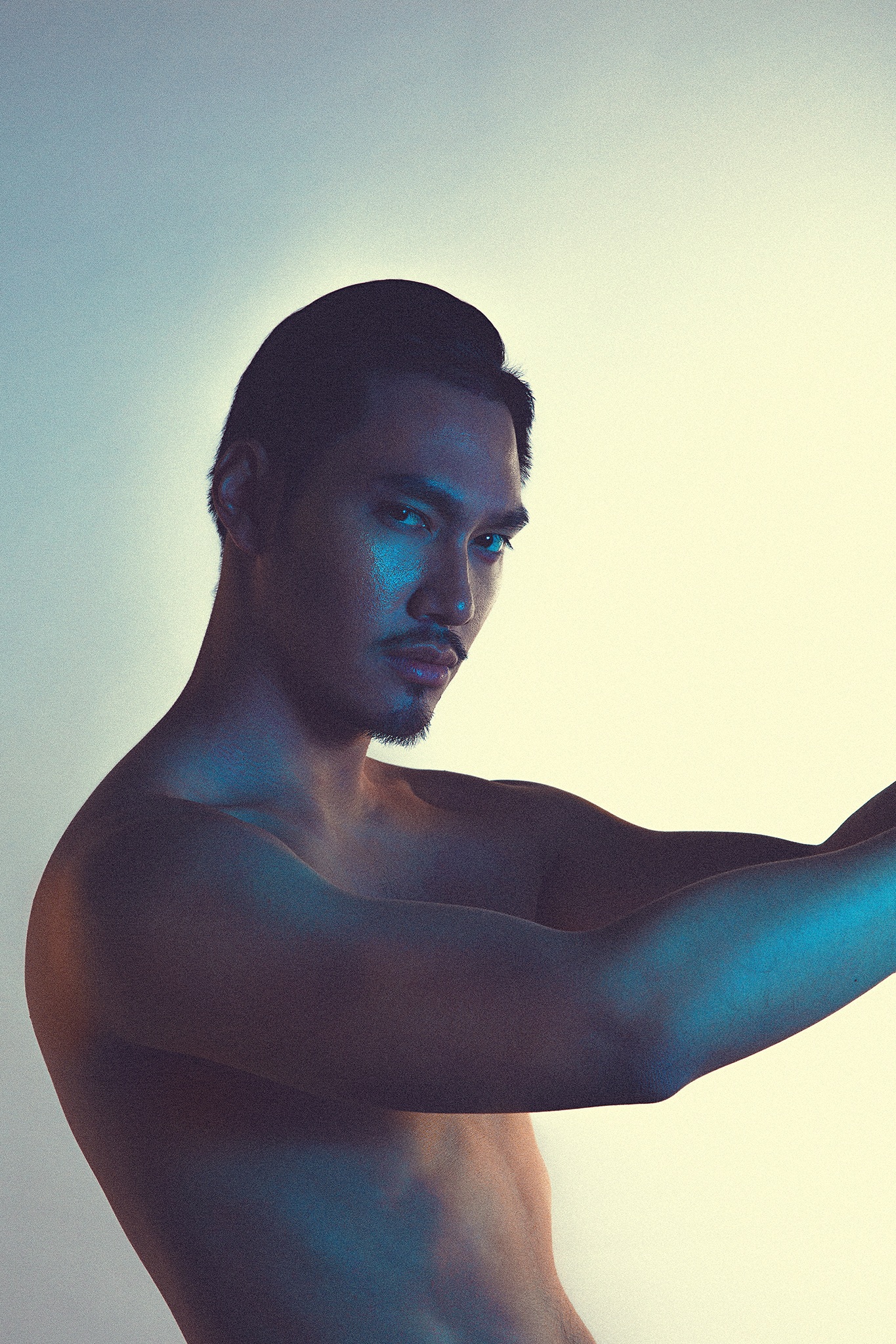 Lý Quý Khánh lần đầu lên tiếng việc anh có cả xúc luôn với cả 2 giới nên chưa xác định được tương lai sẽ quen nam hay nữ