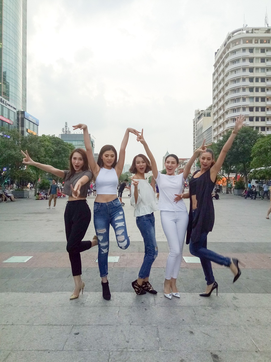 Ngoài việc thực hiện các bộ ảnh, chụp bìa báo, sắp tới Team Hồ Ngọc Hà sẽ dành phần lớn thời gian chuẩn bị cho việc thực hiện Music video của cả team. Hồ Ngọc Hà đã đầu tư chi phí cũng như thời gian cho dự án này.