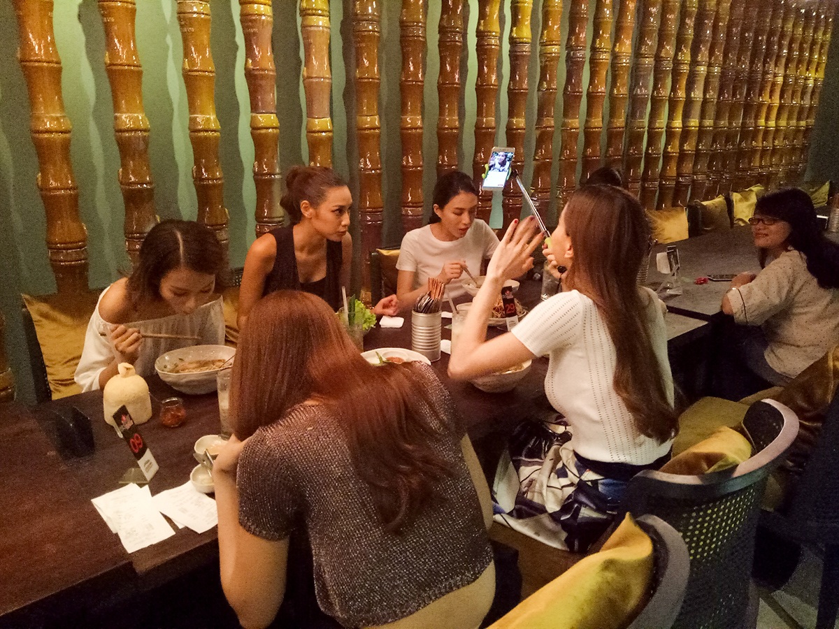 Hồ Ngọc Hà còn hào hứng livestream và tương tác với các fans của mình