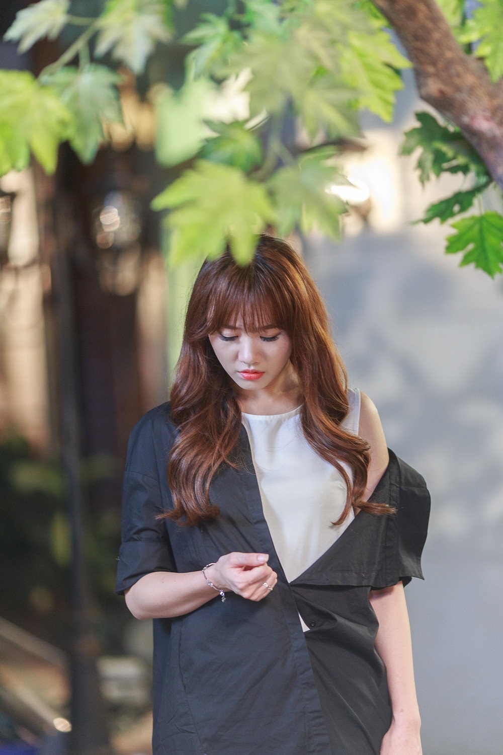 Lộ cảnh “nhạy cảm” của Hari Won và bạn trai trong MV - 6 Hình ảnh Hari trong MV mới xinh đẹp hơn các sản phẩm âm nhạc trước đó của cô