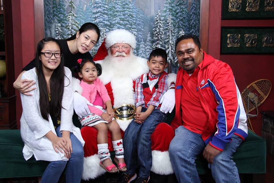 Thu Phương hạnh phúc với gia đình của mình bên chồng và các con