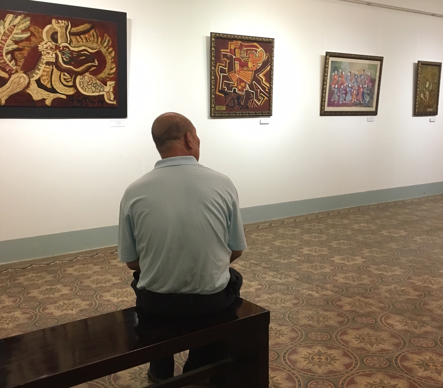 Ông chỉ nói bây giờ “không nghe, không thấy, không biết”. Thế nhưng, ông Chung cũng rất lo lắng về số phận những bức tranh mình đang sở hữu được xác định là tranh giả.