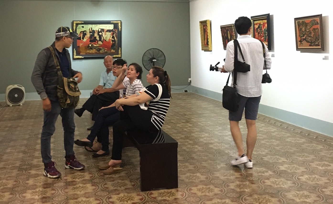 Các thành viên gia đình ông Vũ Xuân Chung có mặt tại viện bảo tàng nhưng không đồng ý trả lời hay chia sẻ thêm bất kỳ thông tin nào.