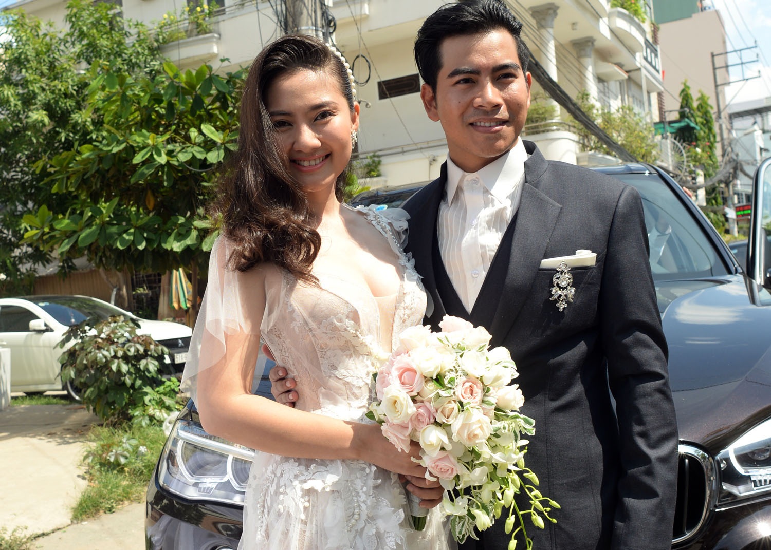 Rất nhiều bạn bè và người thân đã dành lời chúc phúc cho Ngọc Lan. Một diễn viên với nhiều số phận bi kịch trong các vai diễn; những trúc trắc trong cuộc sống tình cảm trong nhiều năm qua đã tìm được bến đỗ bình yên và hạnh phúc cho mình.