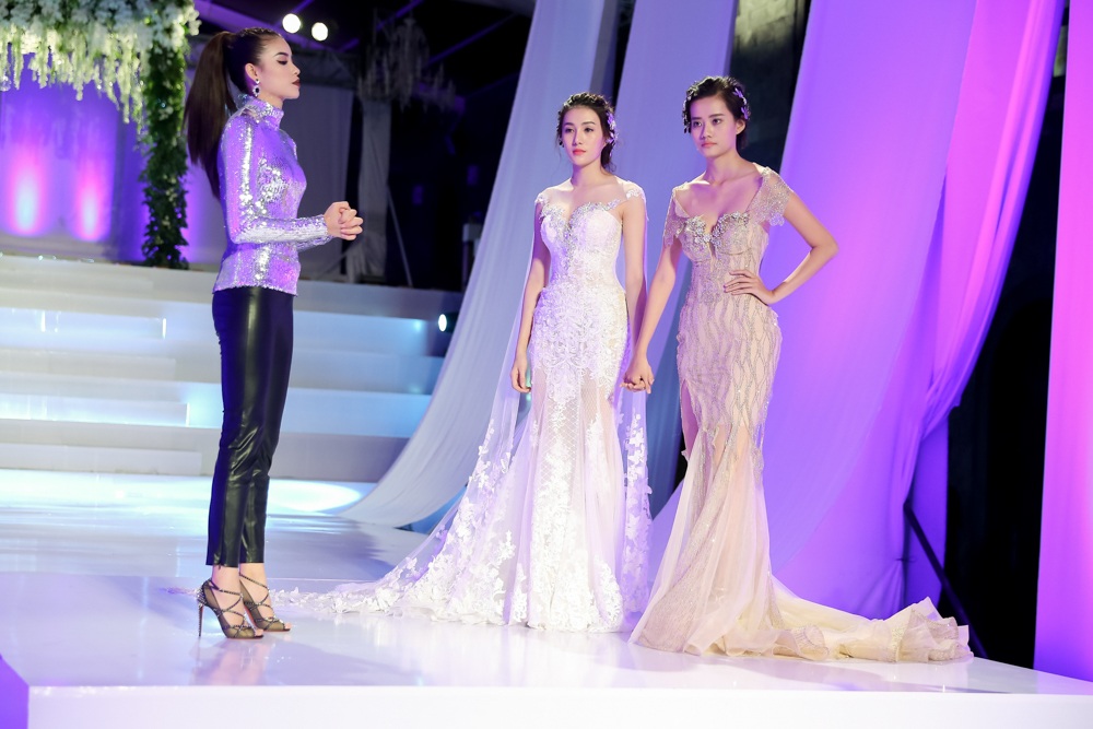 Lan Khuê nức nở bỏ về khi Phạm Hương thẳng tay loại thí sinh của mình - 2 Trong khi Kim Chi tỏ ra khá mạnh mẽ, Hà Lê lại có phần yếu đuối, nước mắt ràn rụa thuyết phục Phạm Hương.