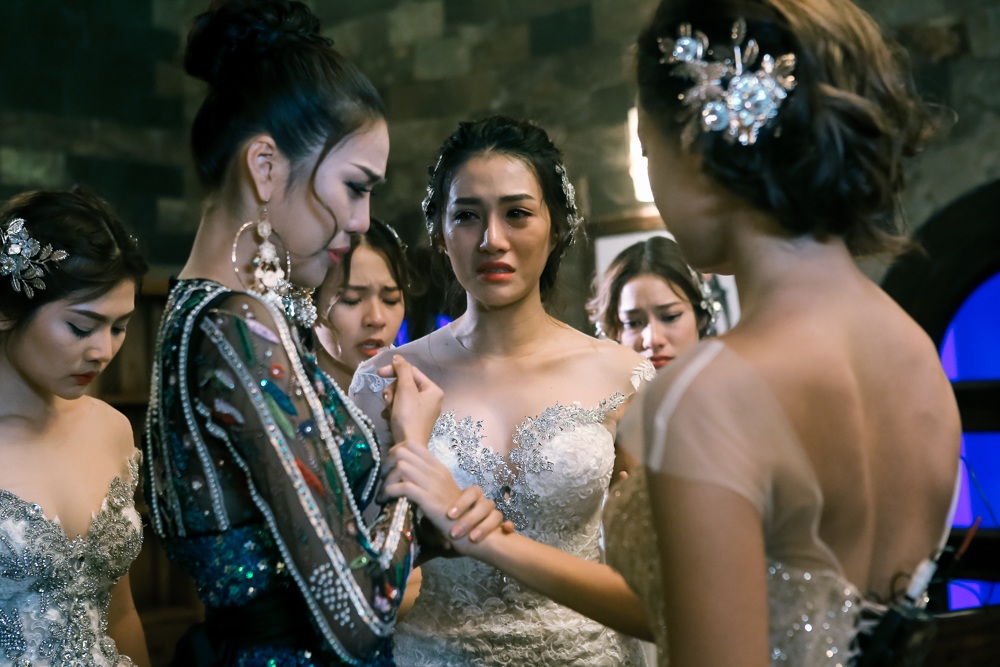 Lan Khuê xin lỗi vì lúc bức xúc đã không giữ được bình tĩnh - 1
Lan Khuê biết là thí sinh thì không thể tự quyết định được số phận của mình dù mình có làm tốt đến mấy đi nữa, nên Khuê rất hiểu và thương thí sinh. Vậy nên Khuê khóc...
