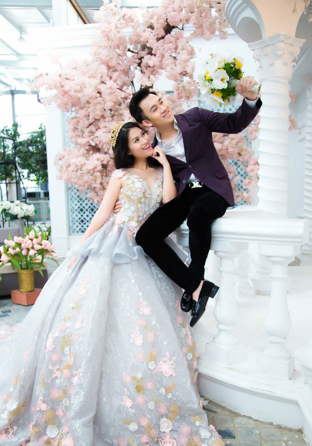 Dương Triệu Vũ, Ngọc Thanh Tâm bất ngờ khoe ảnh cưới lãng mạn - 6 Bên cạnh những shoot hình thể hiện sự lãng mạn, gắn kết, Dương Triệu Vũ – Ngọc Thanh Tâm không ngại thay đổi phong cách để có những khoảnh khắc vui vẻ, hài hước bên nhau.