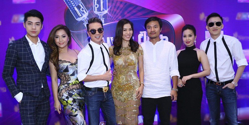 Các HLV cùng bà Phạm Kim Dung - Tổng Giám đốc công ty Sen Vàng và ông Hoàng Nhật Nam - Tổng đạo diễn chương trình