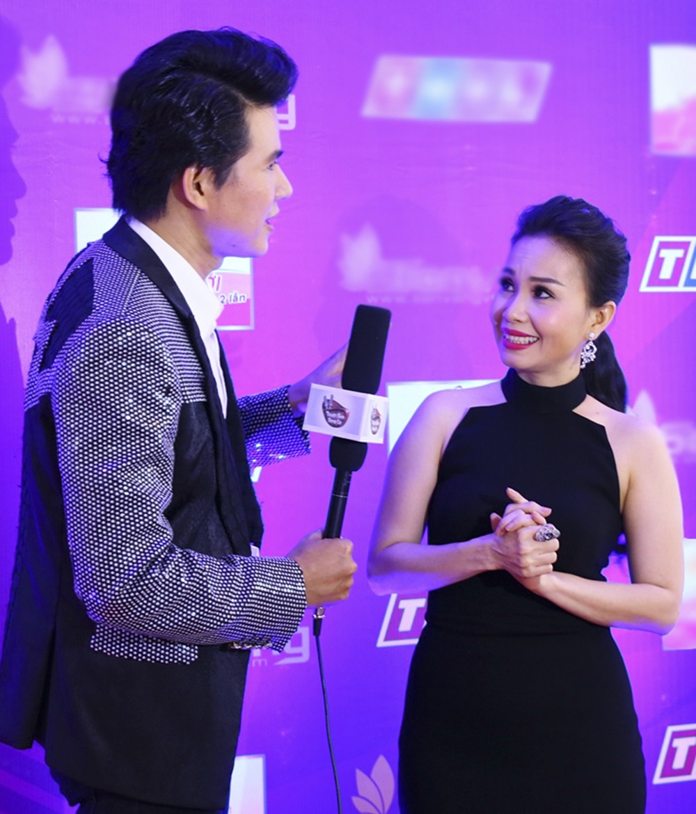 Cẩm Ly rạng rỡ trong buổi họp báo