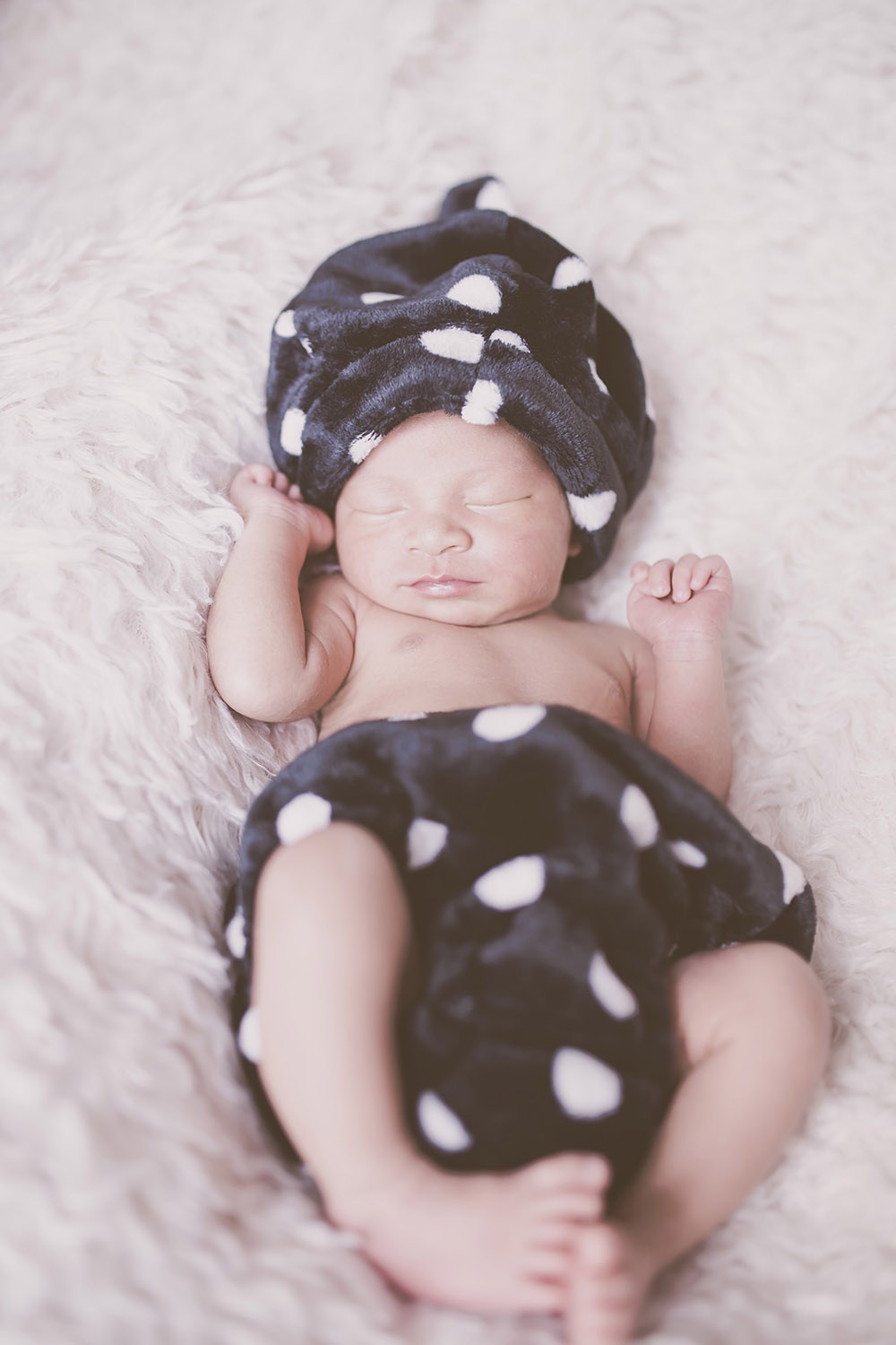 Khoảnh khắc ngộ nghĩnh quý tử nhà Lý Hải tròn 10 ngày tuổi - 8 Khoảnh khắc ngộ nghĩnh quý tử nhà Lý Hải tròn 10 ngày tuổi - 8