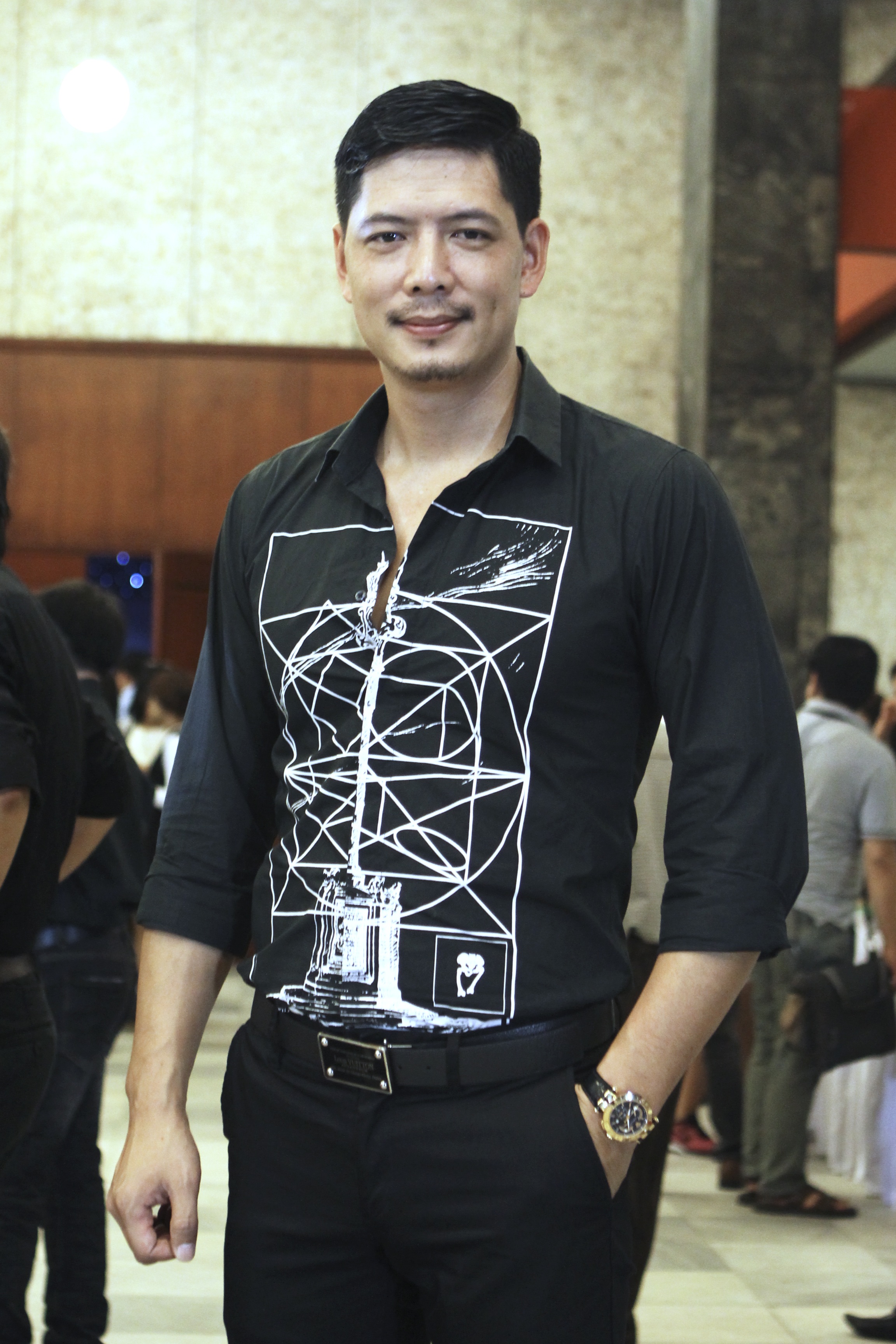 Thu Phương xúc động khi ôm “người đàn ông đặc biệt” - 20 Diễn viên Bình Minh