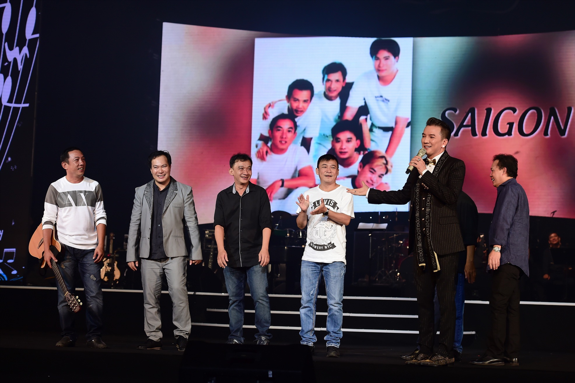 Những ai từng sống trong thế giới âm nhạc của những năm 90 chắc hẳn không thể quên những chàng trai lãng tử và tài năng đã tập hợp trên sân khấu Làn Sóng Xanh thuở nào.