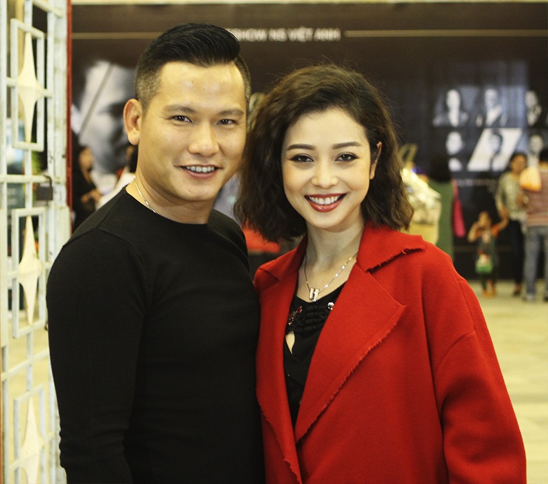 Thu Phương xúc động khi ôm “người đàn ông đặc biệt” - 19
Đức Hải, chồng của Jennifer Phạm, là người bạn khá thân của nhạc sĩ đã đến ủng hộ bạn mình.