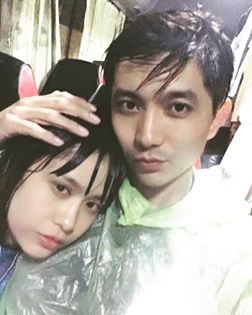 Tim và Trương Quỳnh Anh khoe ảnh hạnh phúc đi du lịch - 12 Trong thời gian này, Tim đặc biệt quan tâm đến vợ, sẵn sàng dành thời gian của mình để chăm sóc cô cũng như ủng hộ cô hết mình với dự án âm nhạc mới.