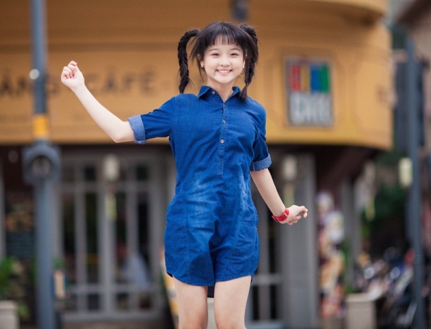 Sao nhí "Hoa vàng trên cỏ xanh" tinh nghịch, đáng yêu trên phố - 5 Sao nhí "Hoa vàng trên cỏ xanh" tinh nghịch, đáng yêu trên phố - 5