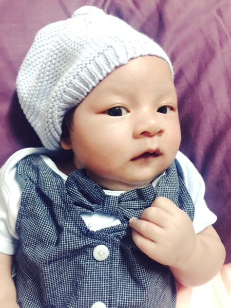 Lý Hải khoe ảnh đầy tháng con trai - 3 Nam ca sĩ “Trọn đời bên em” chia sẻ, các bậc làm cha mẹ chỉ mong con cái lớn lên trở thành người tử tế, biết nhân nghĩa, hiếu đạo. Anh không đặt quá nhiều áp lực hay mong muốn lớn lao, chỉ hy vọng con được sống vui vẻ, hạnh phúc, khỏe mạnh.