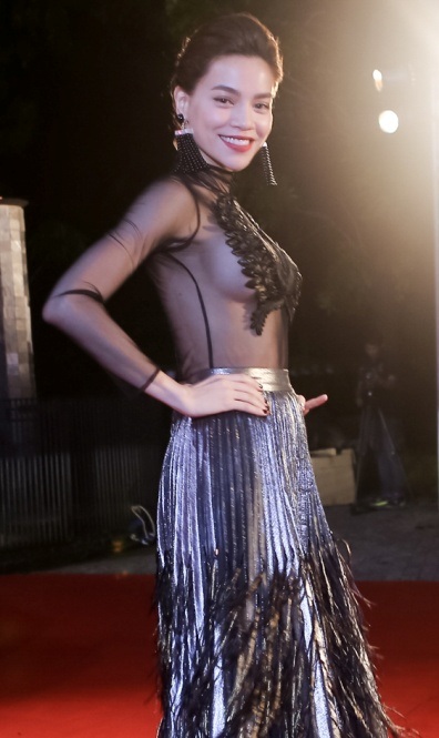 Soi thời trang Hà Hồ - Thanh Hằng - 8 Hà Hồ hở bạo.