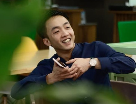 Hạ Vi: “Bạn trai tỉnh bơ khi tôi đóng cảnh hôn” - 4 Bạn trai Quốc Cường âm thầm đến để ủng hộ cho Hạ Vi trong ngày ra mắt phim