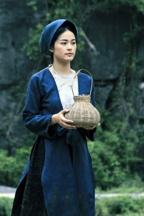 Hạ Vi: “Bạn trai tỉnh bơ khi tôi đóng cảnh hôn” - 1 Hạ Vi trong vai diễn đầu tiên chạm ngõ điện ảnh cũng là vai nữ chính khiến nhiều người tò mò