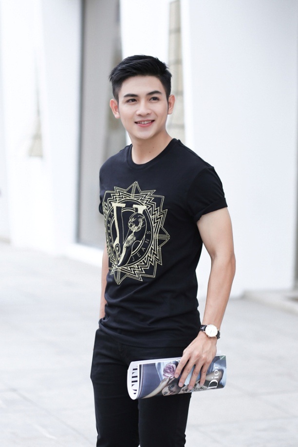 Bất ngờ với hình ảnh mới của "hot boy" phát thanh viên từng gây bão mạng - 5 Bất ngờ với hình ảnh mới của "hot boy" phát thanh viên từng gây bão mạng - 5