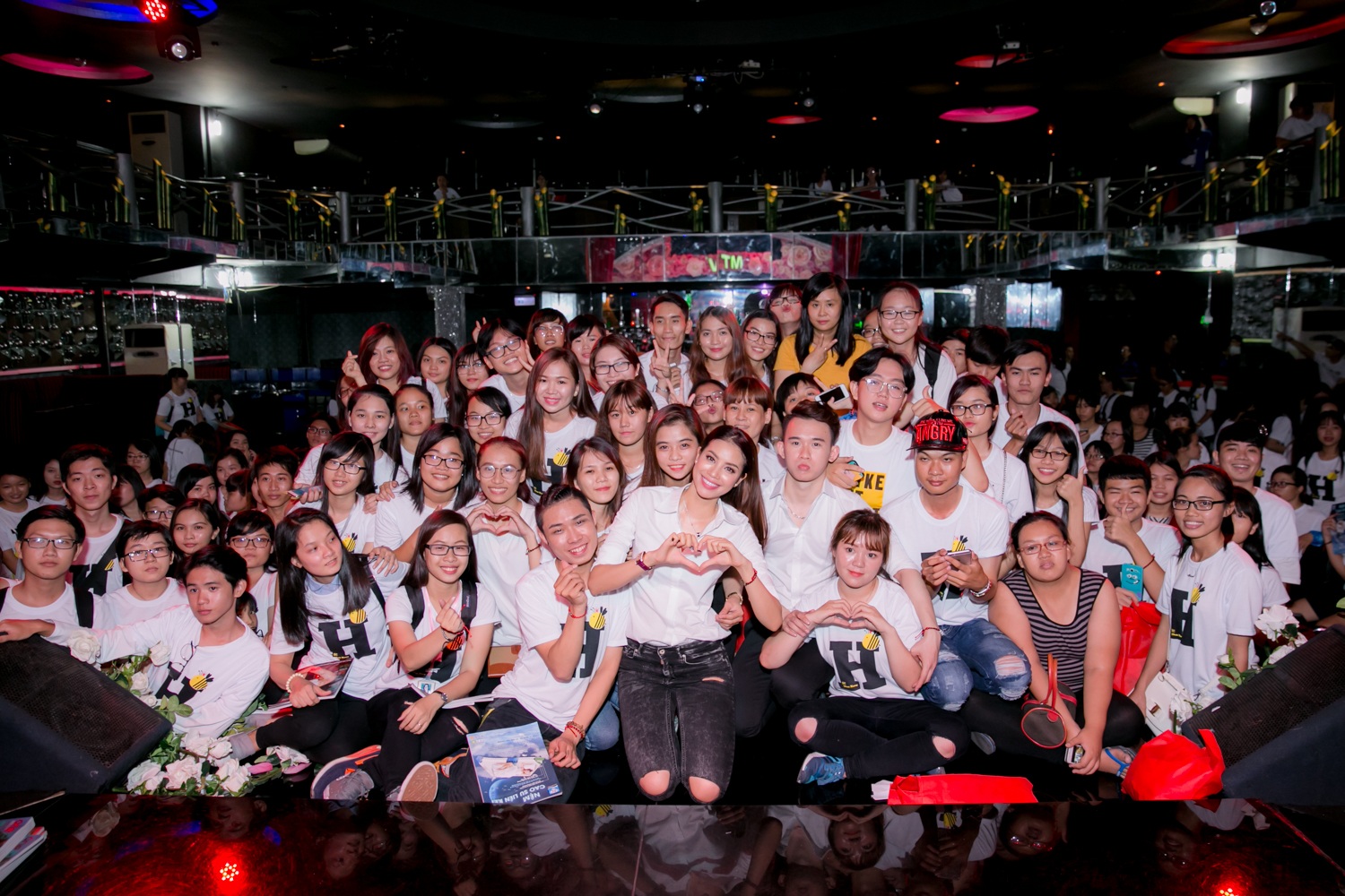 Phạm Hương bất ngờ được fan tặng ngôi sao thiên văn mang tên riêng - 20