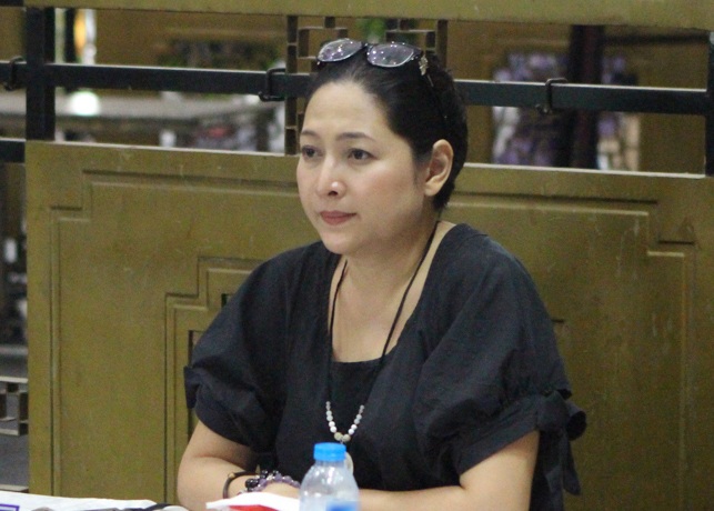 MC Quỳnh Hương thương tiếc sự ra đi đột ngột của nhạc sĩ Thập Nhất - 3 MC Quỳnh Hương đến viếng và chia buồn cùng gia đình nhạc sĩ Thập Nhất