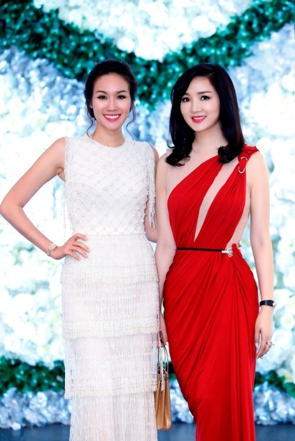 Giáng My tươi trẻ dù đã bước sang tuổi 45. Người đẹp vẫn giữ được nước da trắng nõn, mịn màng.