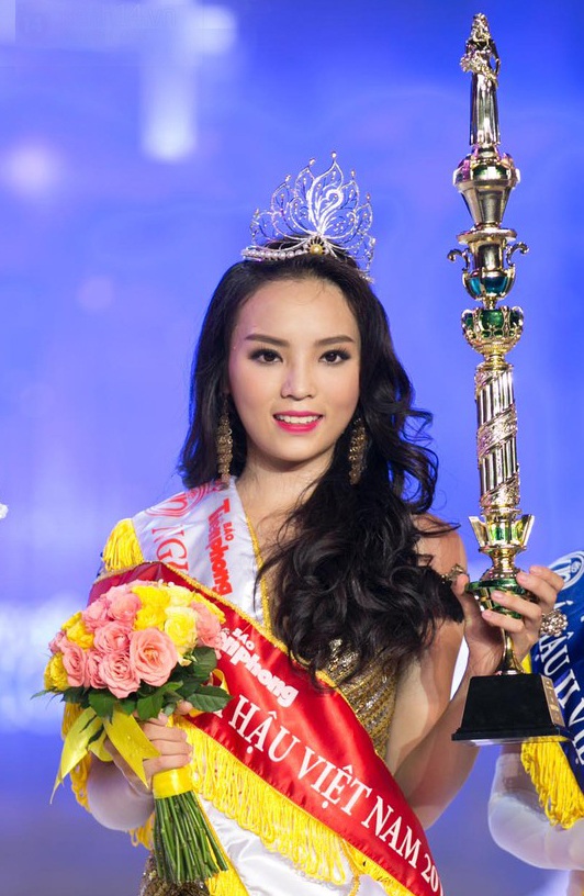 Kỳ Duyên xác nhận sẽ không đến đêm chung kết Hoa hậu Việt Nam - 2 Kỳ Duyên trong đêm đăng quang ngôi vị hoa hậu Việt Nam 2014