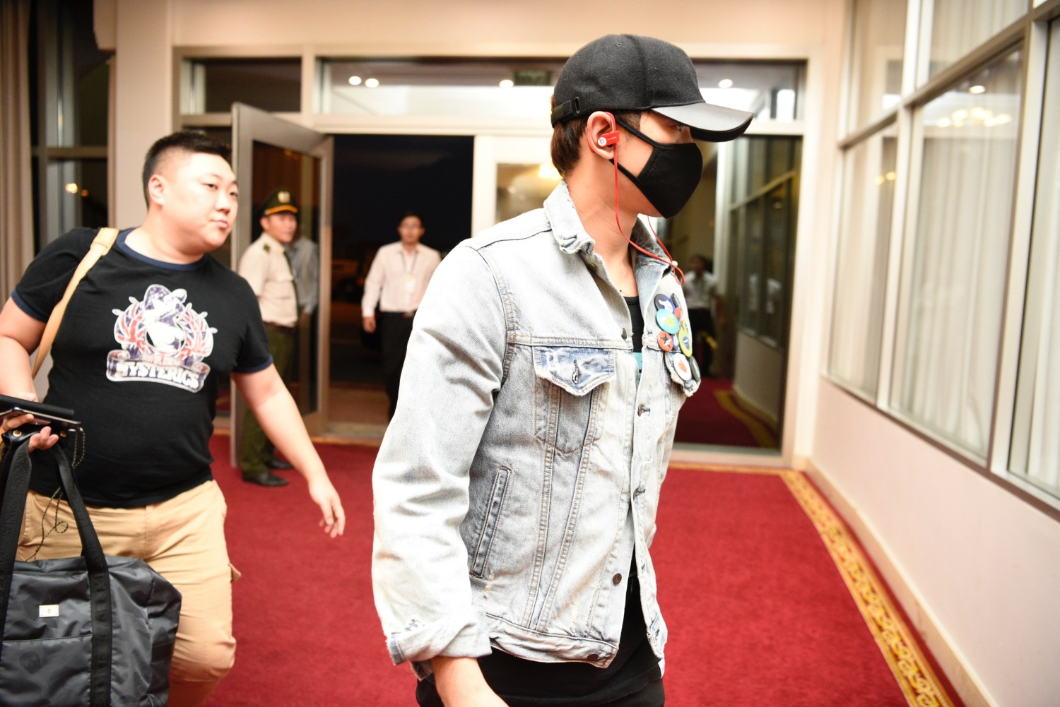 Tối cùng ngày, Bi Rain sẽ có mặt tại Nhà thi đấu Phú Thọ tham gia tổng duyệt cho đêm chung kết.