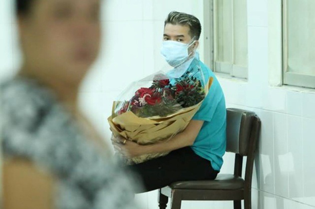 Ca sĩ Minh Thuận được chuyển ra khỏi phòng săn sóc đặc biệt - 8
Ca sĩ Đàm Vĩnh Hưng