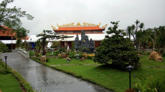 Cận cảnh nhà thờ Tổ chục tỉ của Hoài Linh - 4 Tổng diện tích và không gian nhà thờ tổ rộng rãi với diện tích lên đến hơn 7.000 m2.