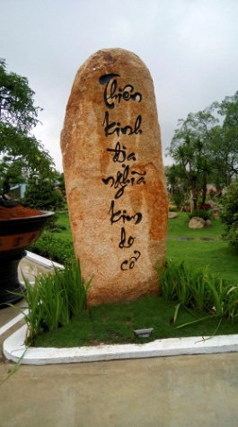 Cận cảnh nhà thờ Tổ chục tỉ của Hoài Linh - 6
Công trình là sự tổng hòa của nhà thờ Tổ (ở chính diện) và nhiều ngoại cảnh hoành tráng khác.